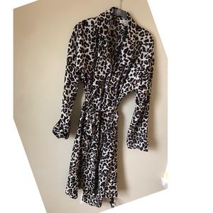 Light, long leopard tunic/sweater